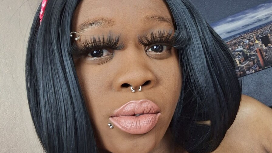 AkeliaHampson